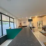 Modern Flat Near City Centre 4